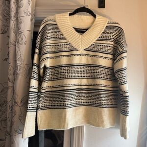 Striped V-Neck Abercrombie & Fitch Sweater - white and Black-